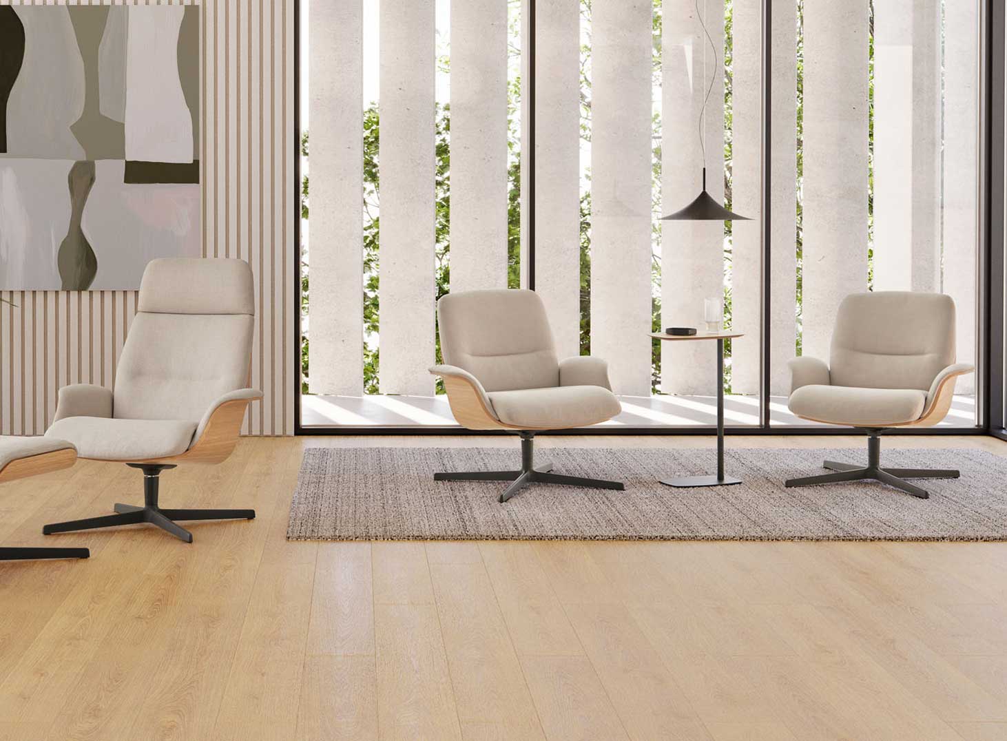 Espace d’attente lumineux et serein pour notaire, avocat ou huissier avec fauteuils pivotants confortables, ottoman et grande baie vitrée – aménagement premium Dalla Santa Mobilier